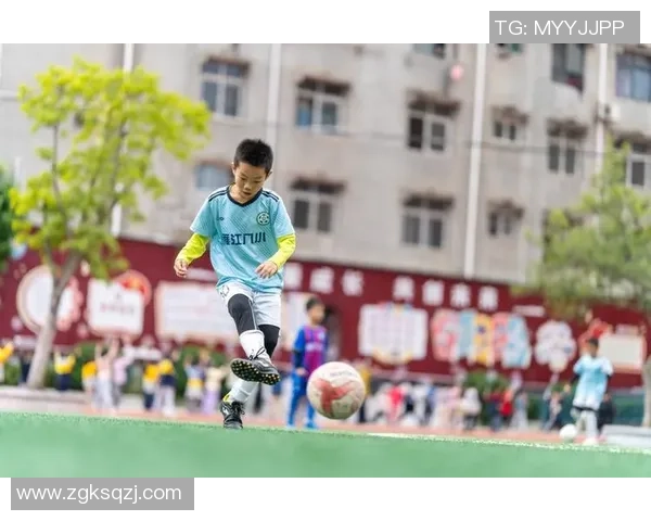 当足球巨星遇上萌宠那些绿茵场外温情瞬间与陪伴故事 当足球巨星遇上萌宠那些绿茵场外温情瞬间与陪伴故事